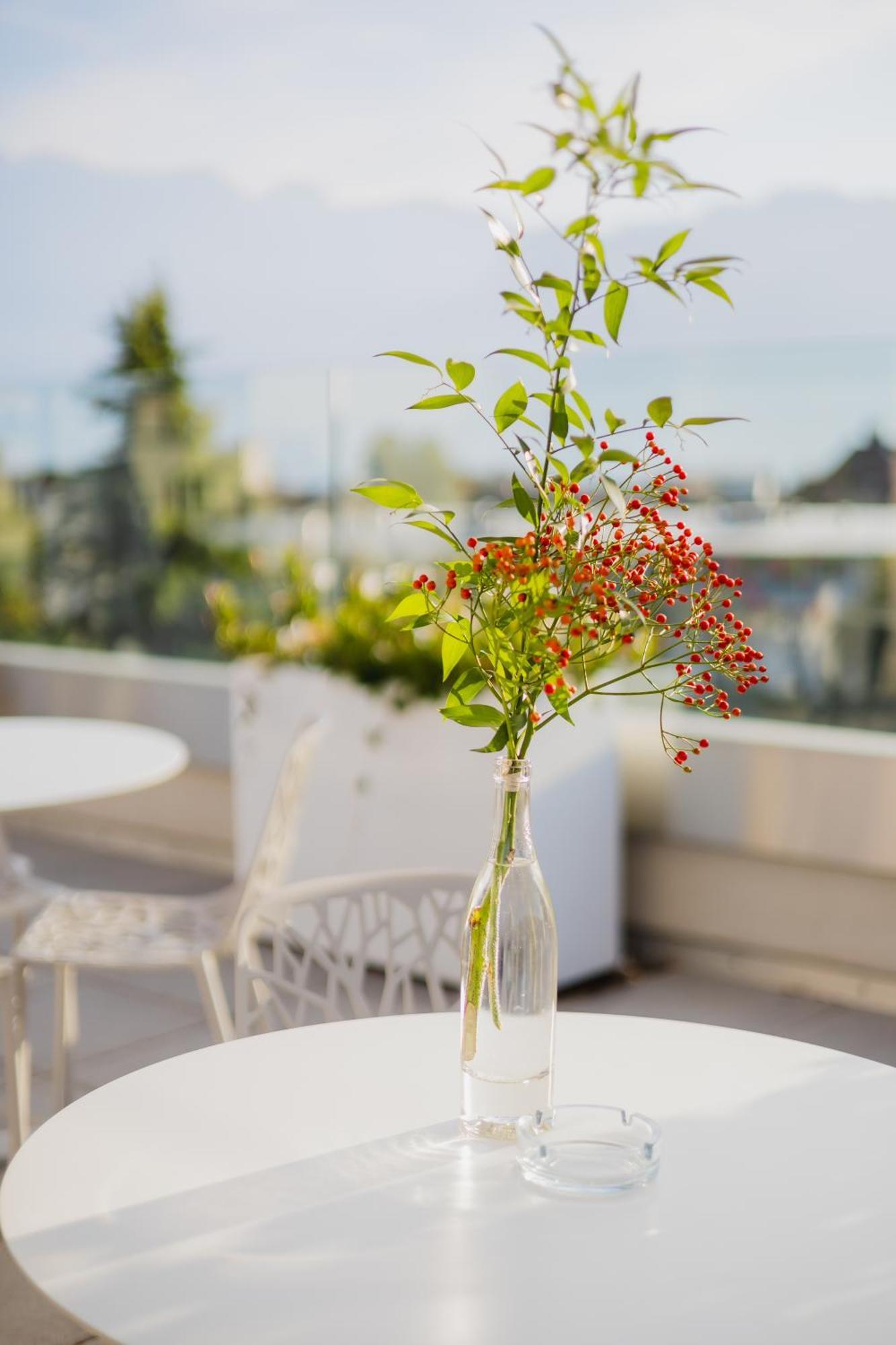 Base Vevey Hotel Exterior photo